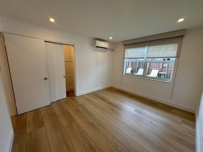 Building Photo - 1032 NE 16th Terrace