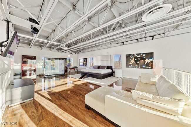 Building Photo - 5691 Deer Creek Falls Ct