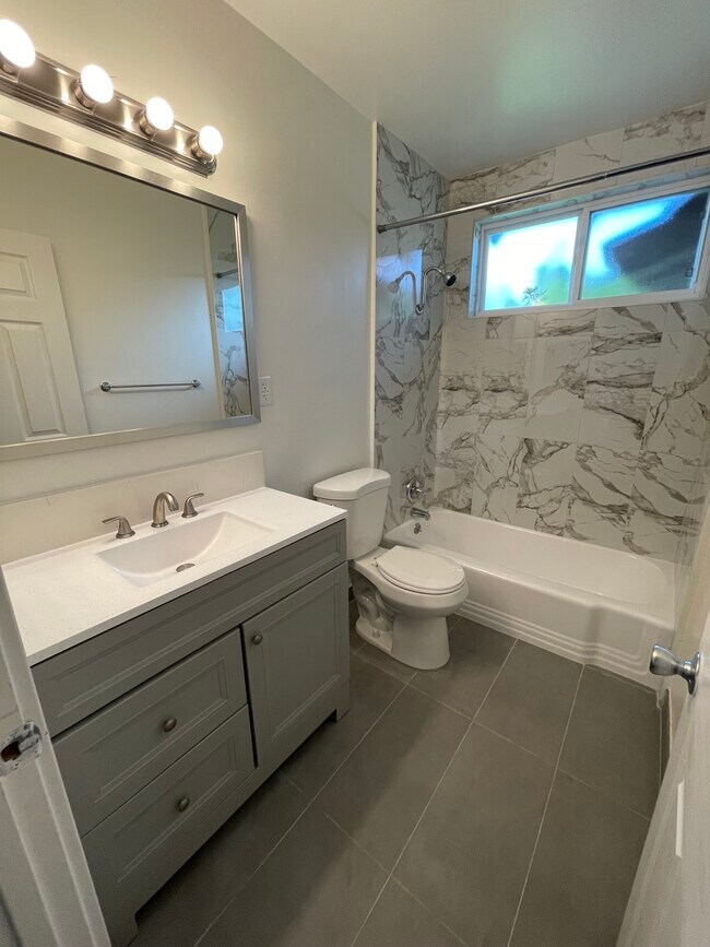 Main Bathroom - 4530 Orin Ave