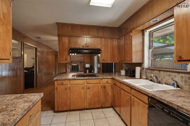 Building Photo - 2406 Picadilly Ln