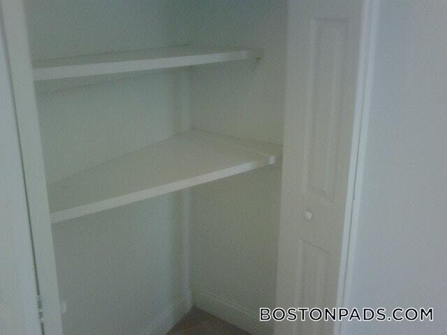 Building Photo - 151 Park Dr