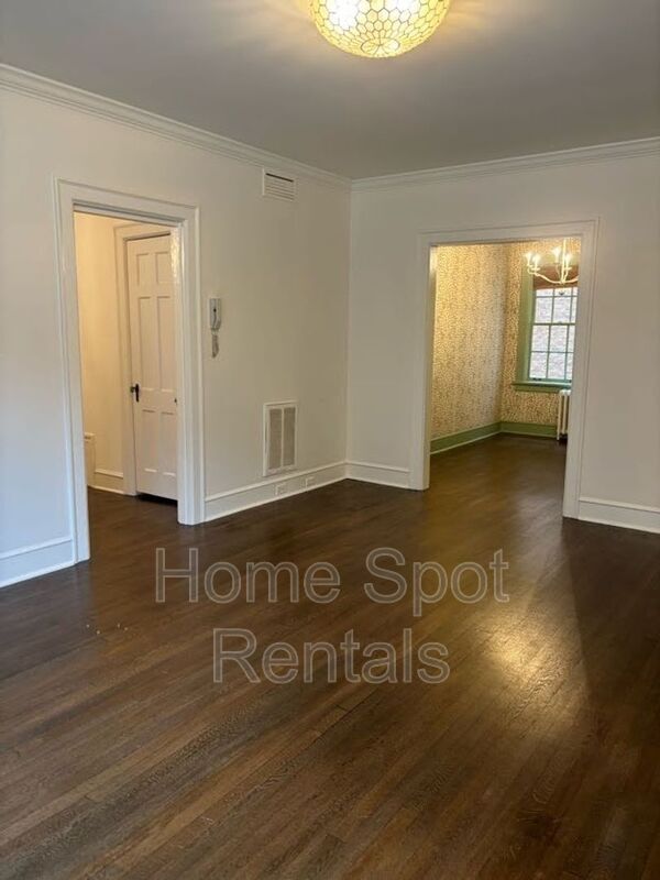 Building Photo - 8 Collier Rd NW