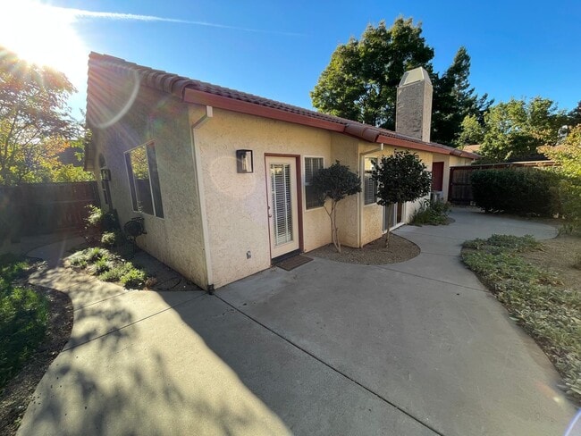 Building Photo - 3 bedroom 2 bath, Mission Ranch Neighborhood, Turnkey ready to move in.