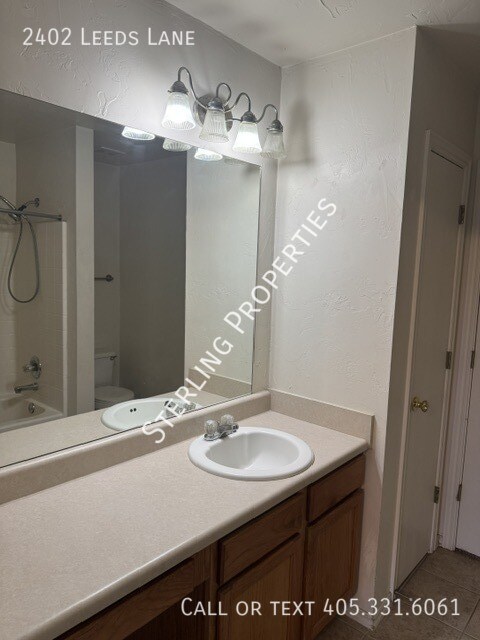 Building Photo - 2402 Leeds Ln