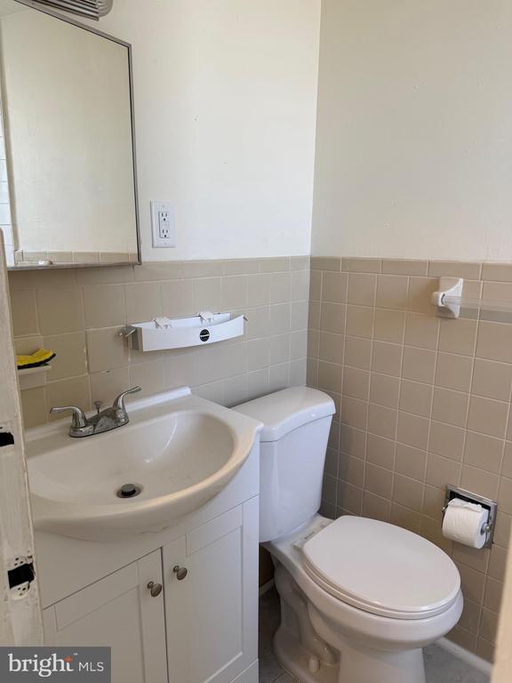 Building Photo - 1333 Sycamore Ave