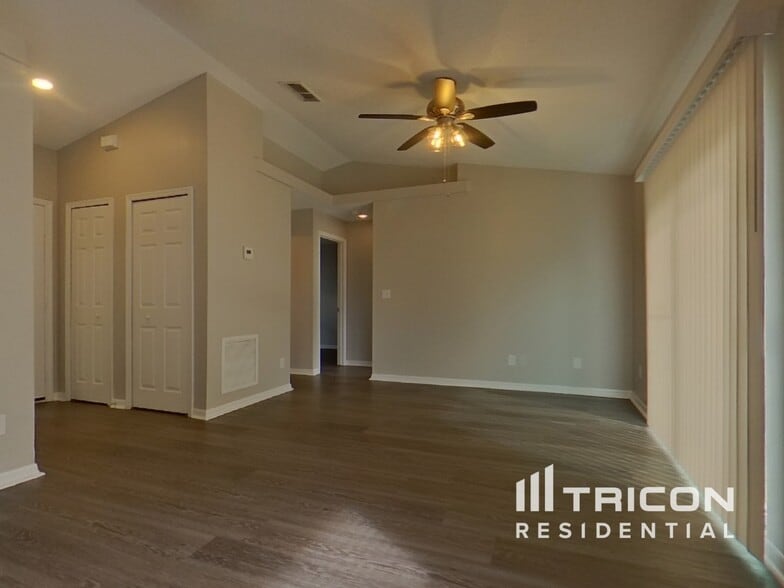 Building Photo - 15342 Margaux Dr