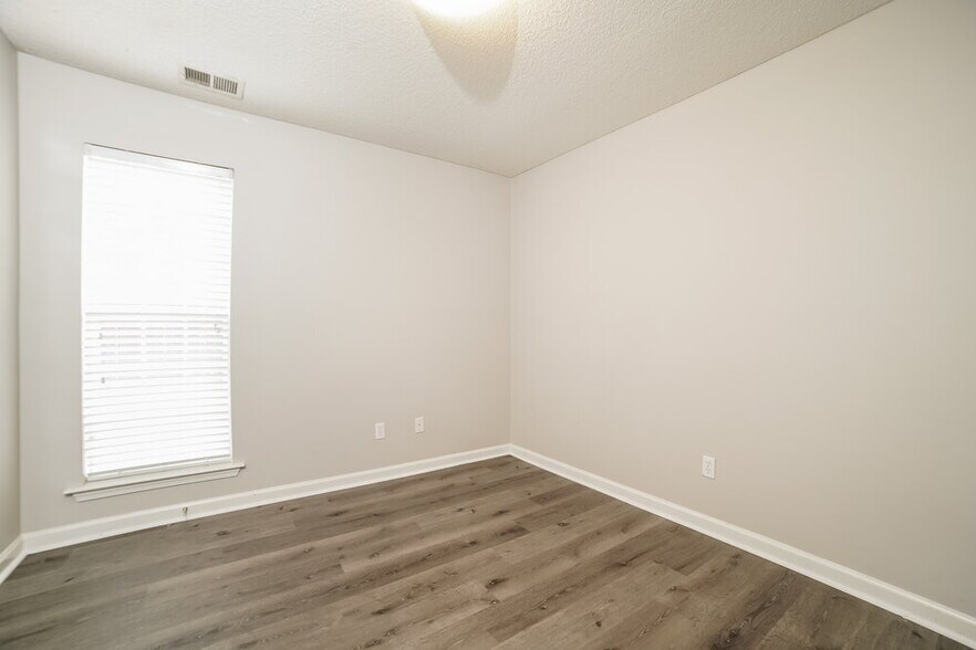 Building Photo - 6541 Sandbourne E