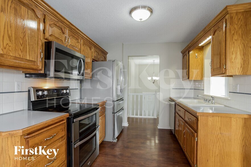 Building Photo - 709 E 16th St