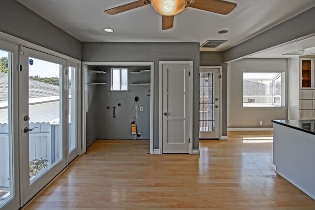 Building Photo - 2809 Carlsbad St
