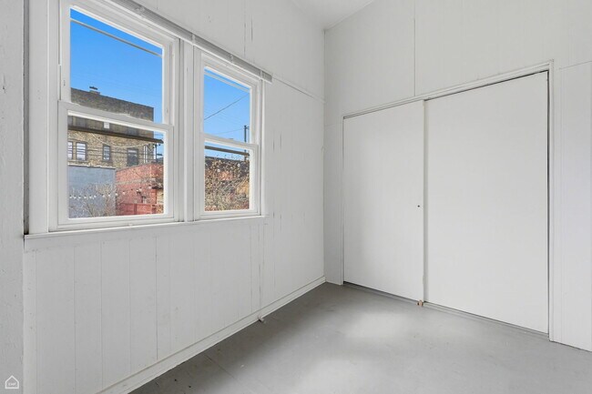 Building Photo - 2523 W Chicago Ave