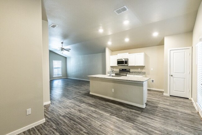 Building Photo - "Charming 3-Bed, 2-Bath Haven with 1,615 Sq Ft in Lubbock's Cozy Kirksey Avenue!" Half off first ...