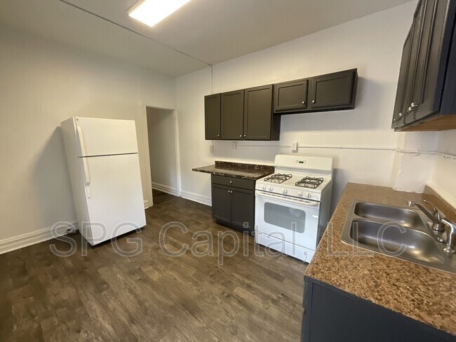 Building Photo - 901 W King St