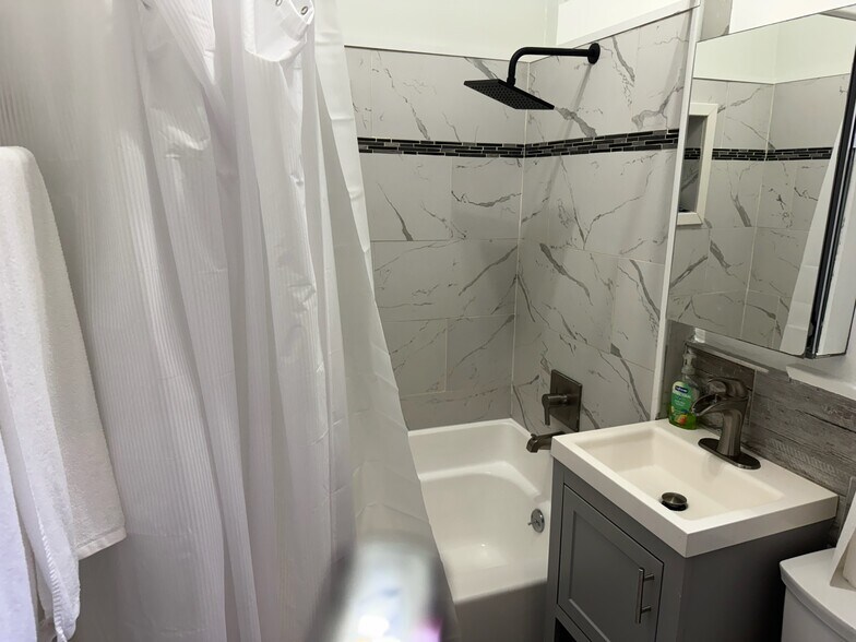 Building Photo - 5919 Lexington Ave