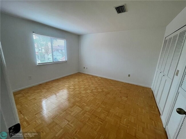 Building Photo - 10253 Riverbend Terrace