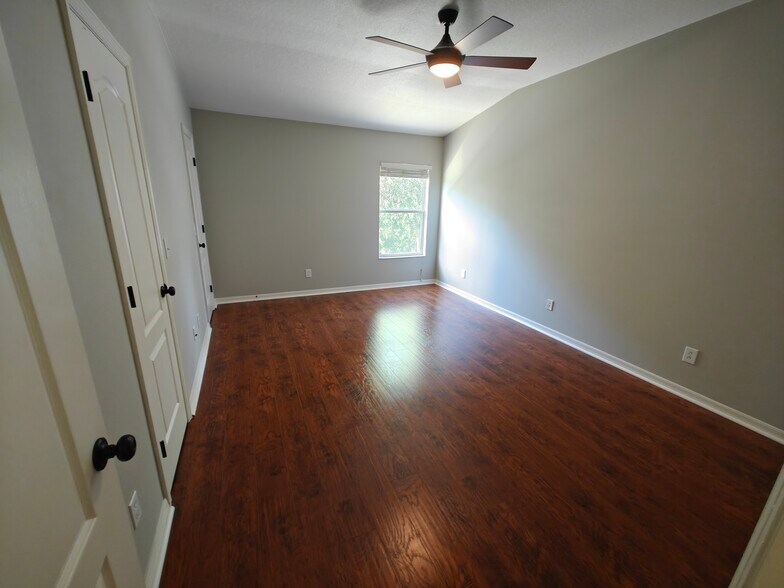 Building Photo - 5864 Fishhawk Ridge Dr