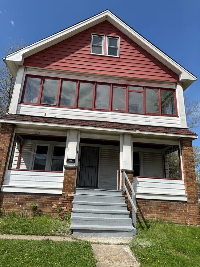 Building Photo - 700 E 160th St