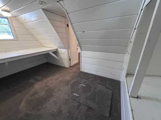 Building Photo - 3bd 2 ba home, great location