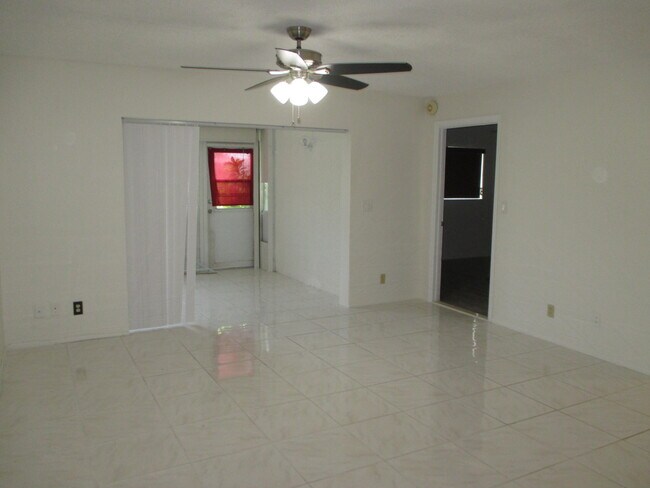 Building Photo - 124 Lake Irene Dr