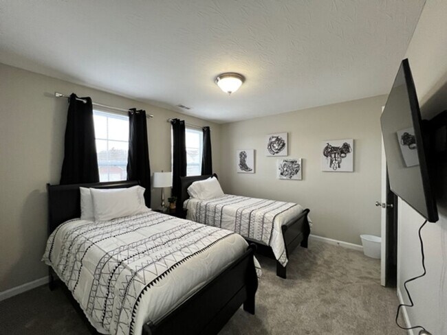 Building Photo - NEW Executive Home in Germantown, OH