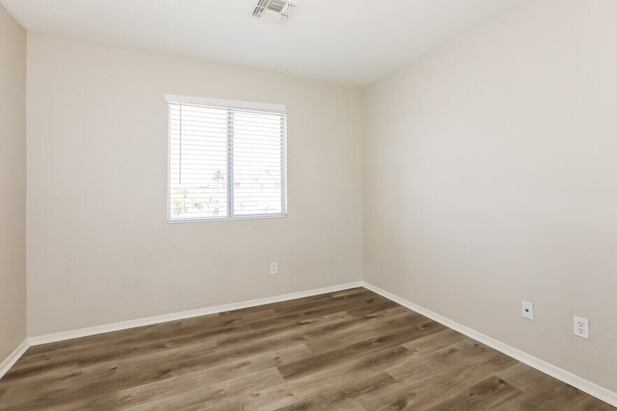 Building Photo - 3714 S 53rd Dr