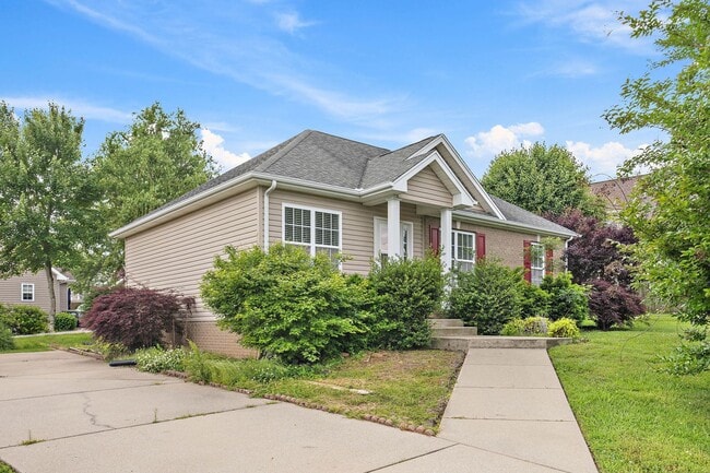 Building Photo - 5009 Legacy Dr