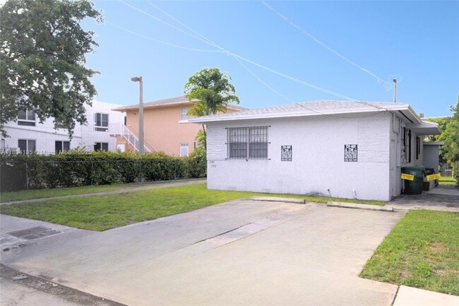 Building Photo - 1570 NW 2nd St