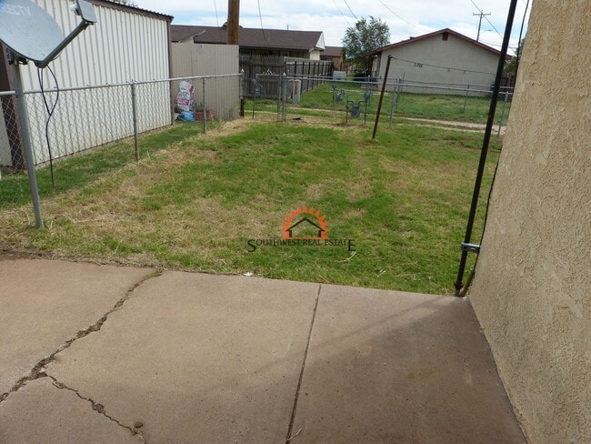Building Photo - Cute 3 bedroom home with a 1 car garage.