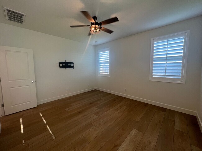 Building Photo - Updated 3 Bed/2 Bath in Excellent Glendale...