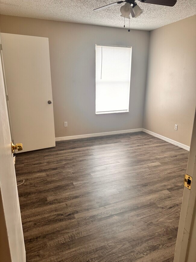Building Photo - 4104 Oakberry Dr