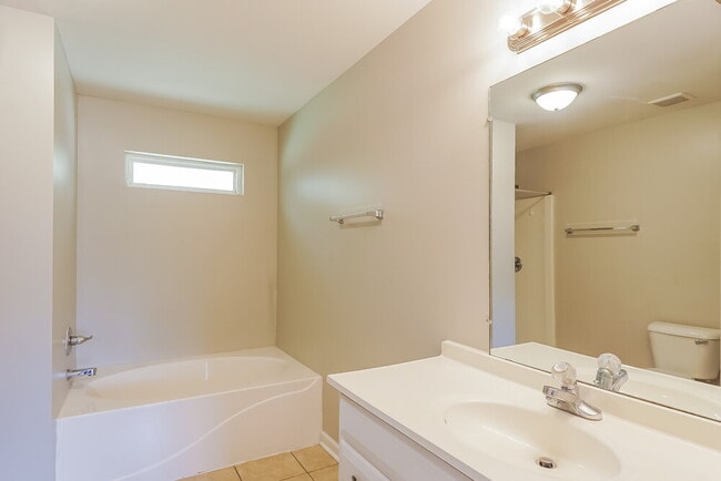 Building Photo - 21898 Eastern Valley Rd