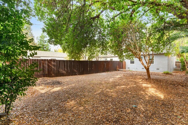 Building Photo - Heart of Sacramento ~~Duplex for RENT!