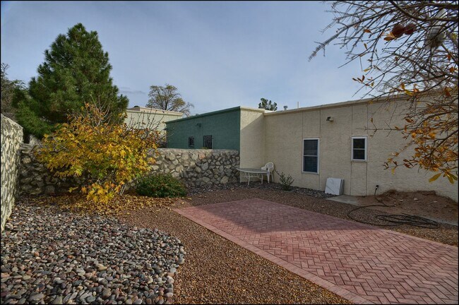 Building Photo - Available to View