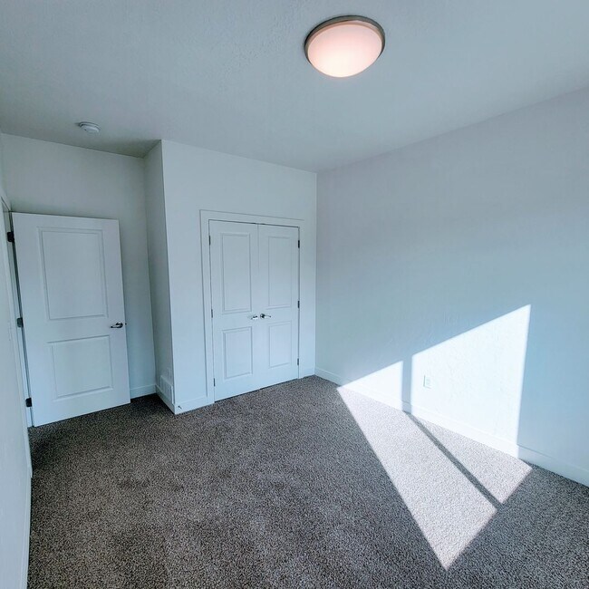 Building Photo - Phenomenal GORGEOUS HOME!!