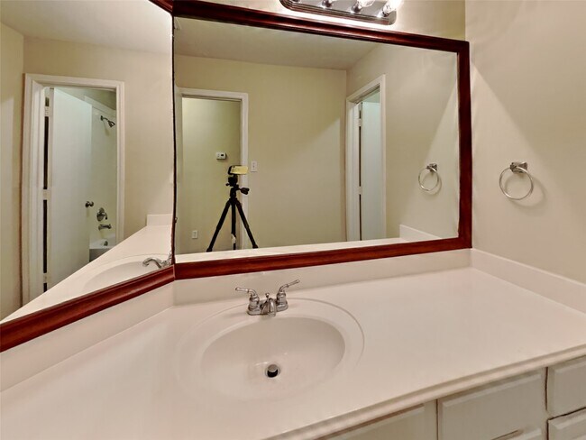 Building Photo - 2414 Teal Run Pl Dr