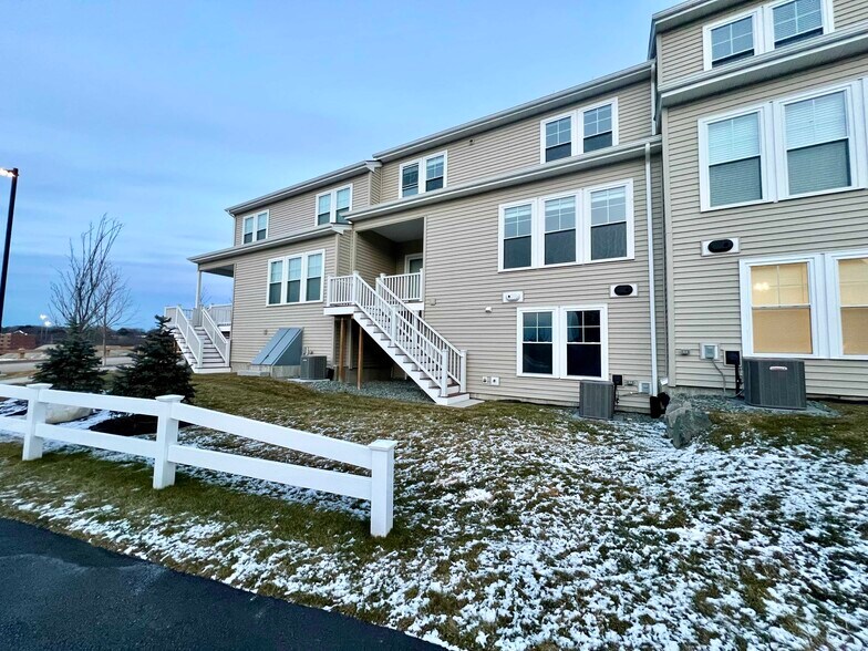 Building Photo - 3 Archer Dr