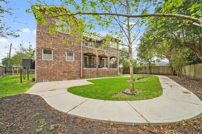 Building Photo - 9714 Braesmont Dr