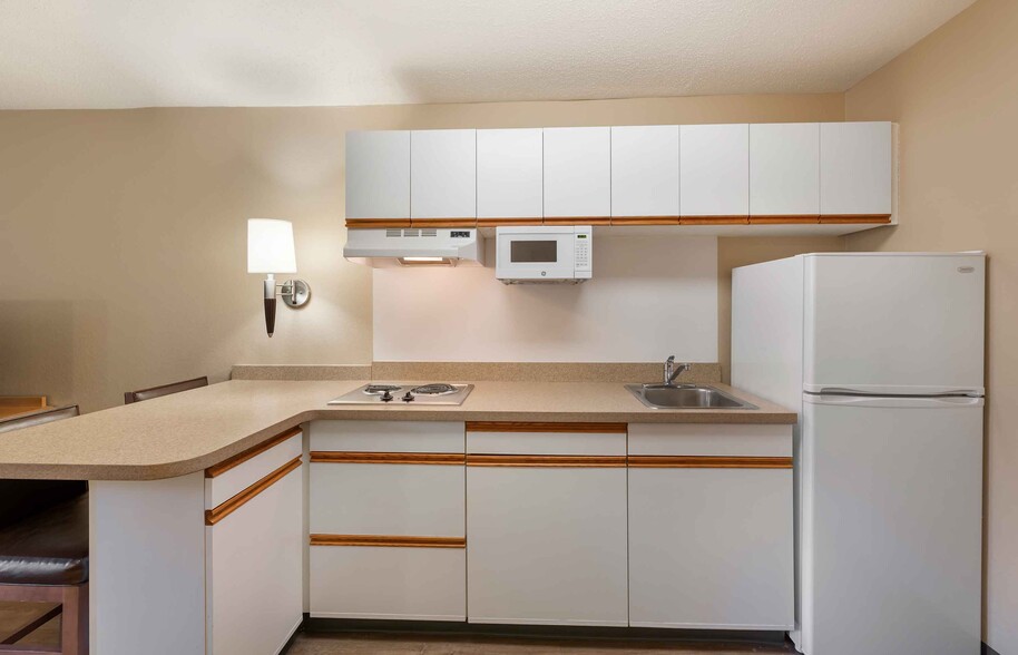 Building Photo - Furnished Studio-Cleveland - Airport - Nor...