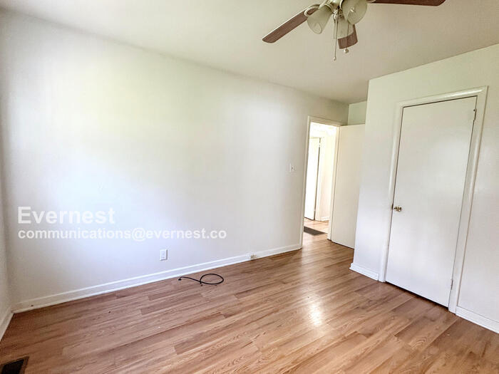 Building Photo - 1549 Elm St SW