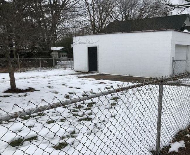 Building Photo - 6800 Betts Ave