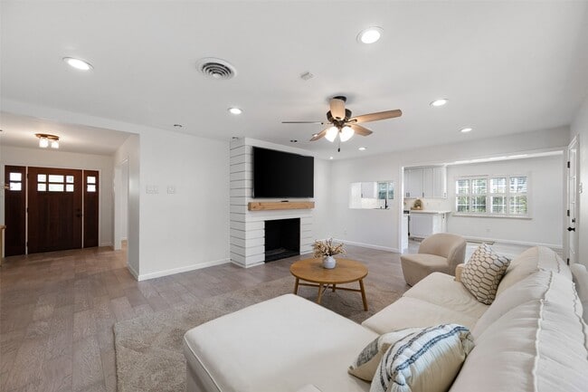 Building Photo - 5315 Rutherglenn Dr