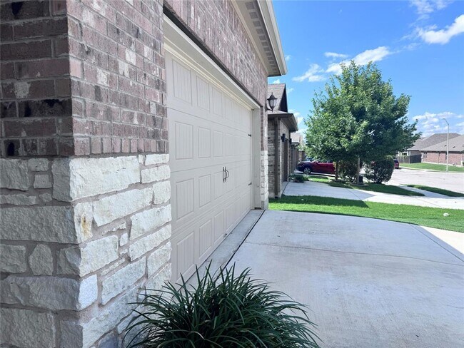 Building Photo - 533 Gabrielle Anne Dr