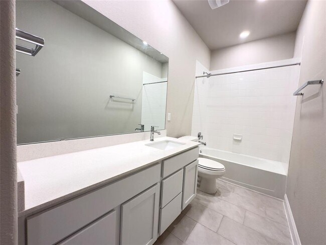 Building Photo - 17916 Umberto Dr