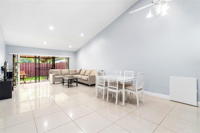 Building Photo - 505 NE 199th Ln
