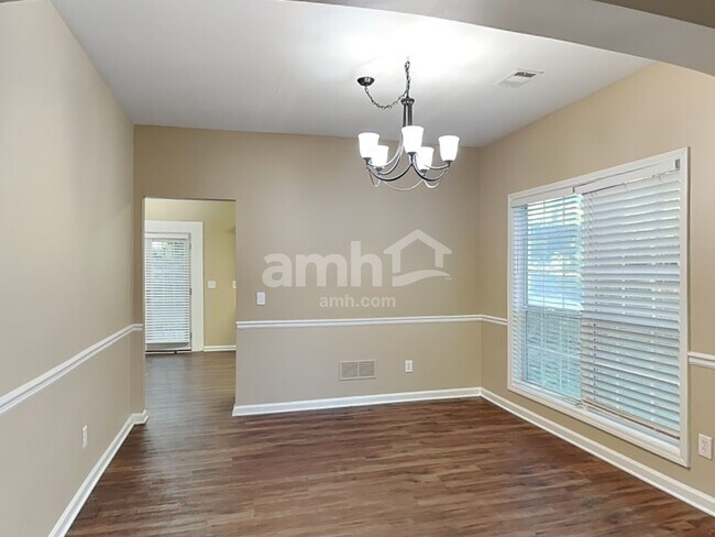 Building Photo - 1584 Silver Ridge Dr