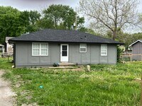Building Photo - 106 Evergreen St