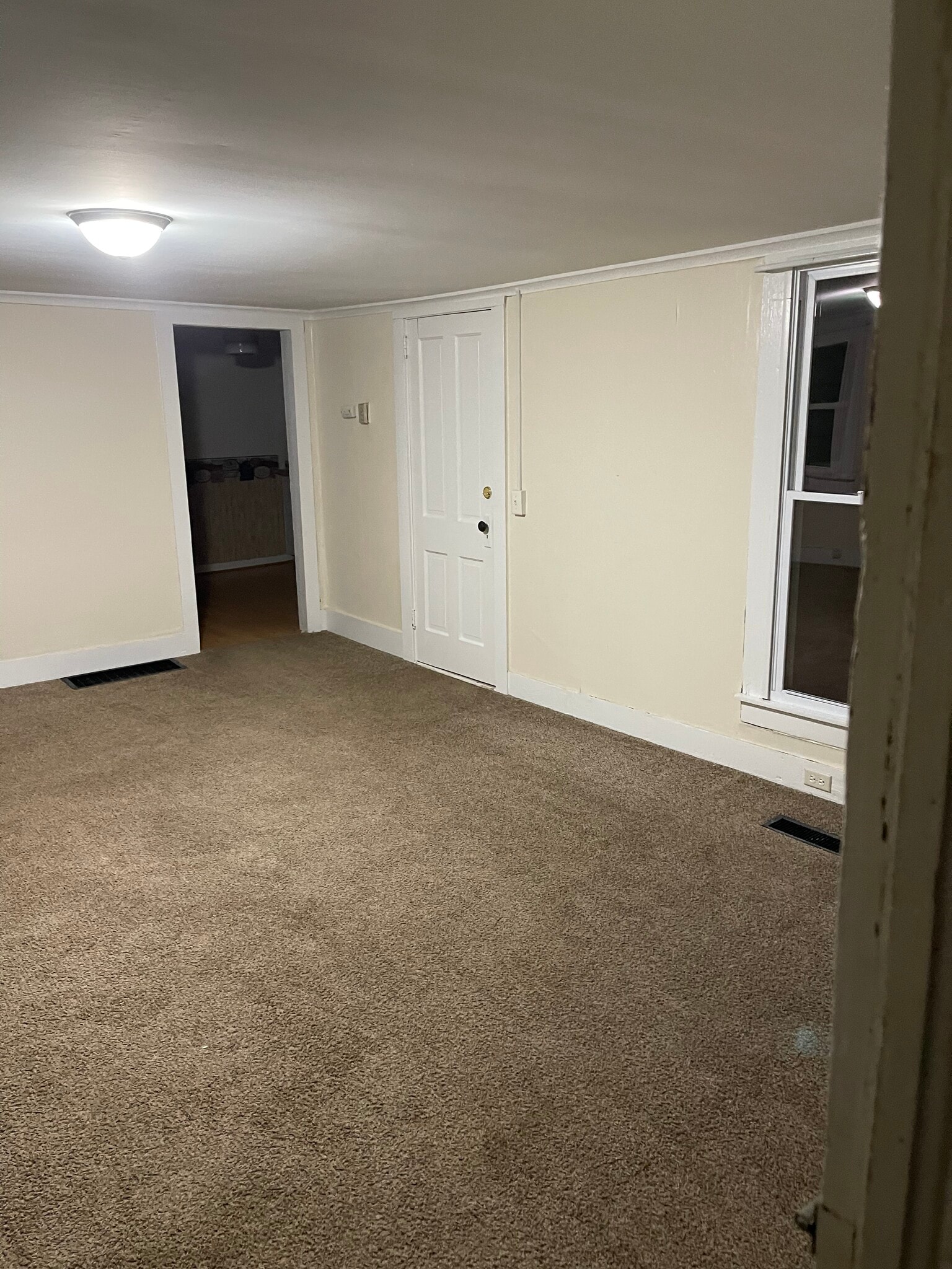 Living room - 215 N Irvine St