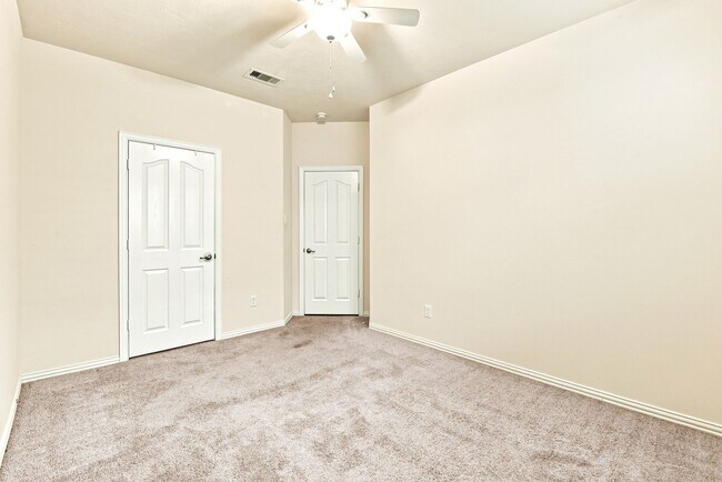 Building Photo - 24418 Lakecrest Bend Dr