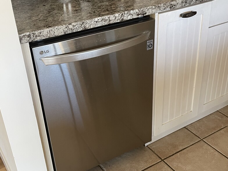 Dishwasher - 16420 Minnehaha St