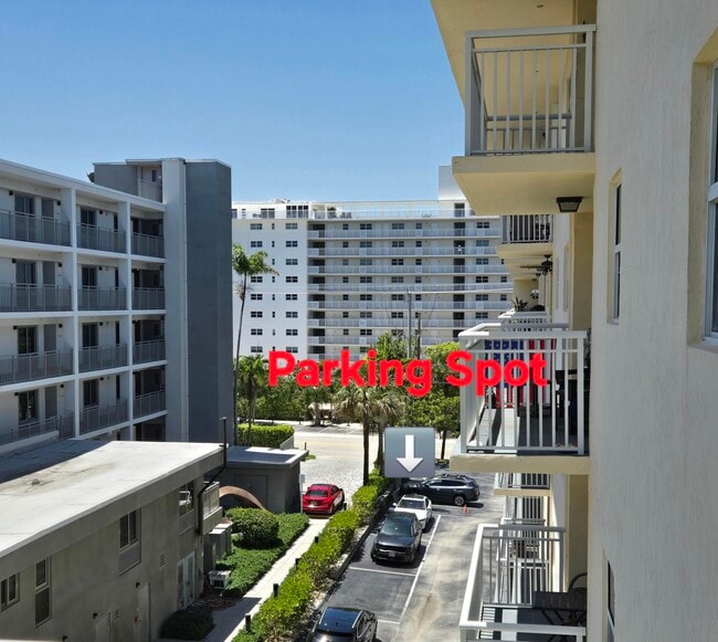 Building Photo - 1161 Hillsboro Mile