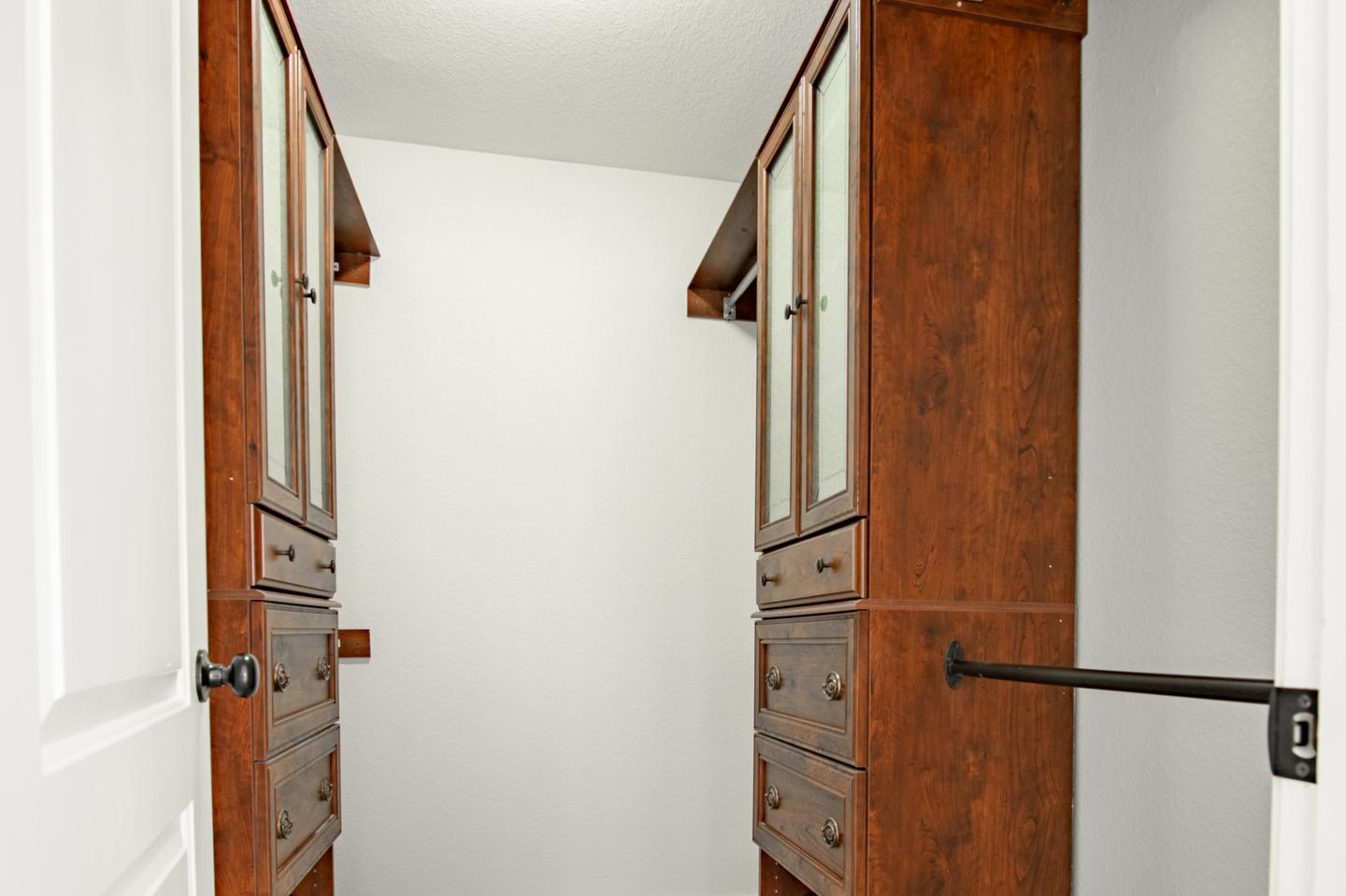 Building Photo - Polished Jefferson Park home with big fron...